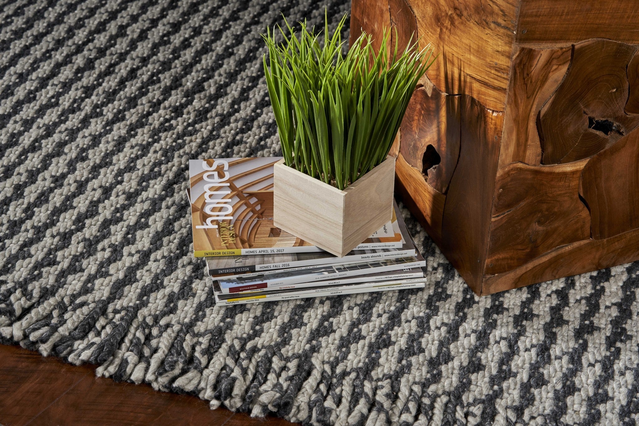 5inchesx8inches Grey Hand Woven Houndstooth Indoor Area Rug