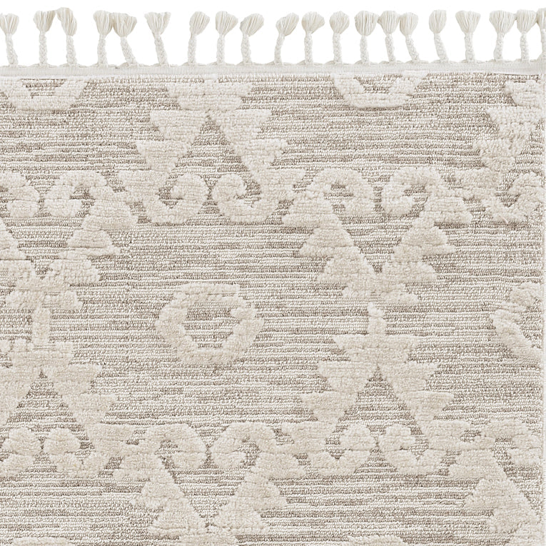 5inches x 8inches Ivory or Beige Geometric Diamond Indoor Area Rug